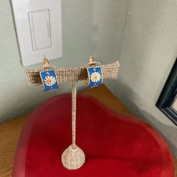 Flower Stud Earrings Cute Vintage Flower Earrings Gold, Blue & White #J2 - Picture 3 of 6